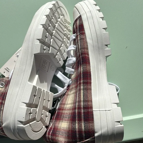 Women’s Plaid Sneaker - Picture 4 of 5